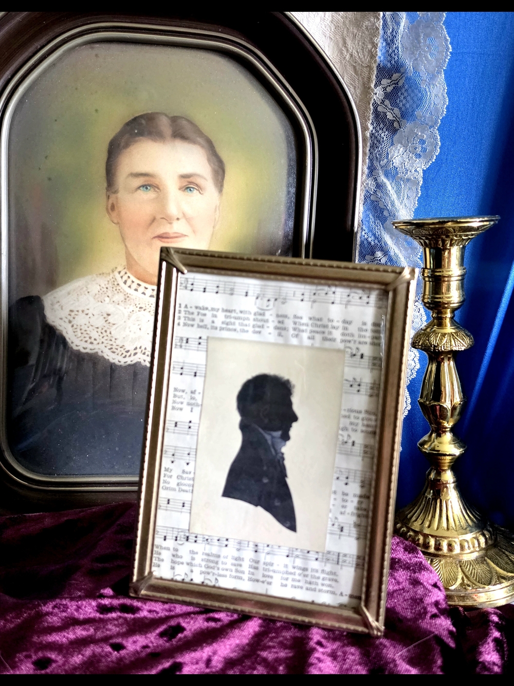 Ornate Gold Frame Silhouette Vintage-Inspired Display Gallery Wall